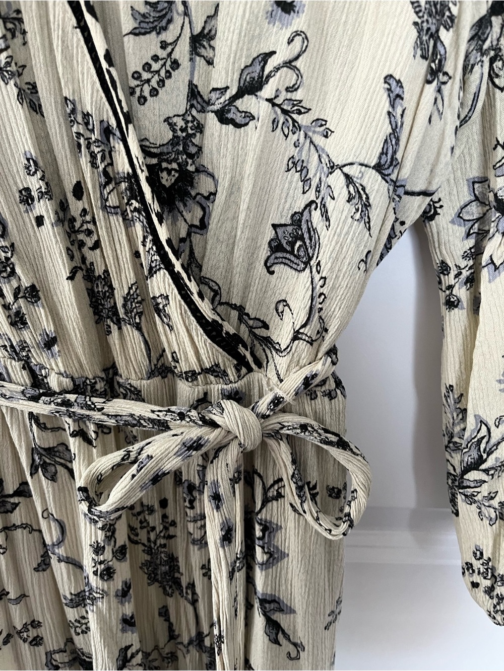 Knox Rose Cream and Black Floral Print Dress - Picture 4 of 5
